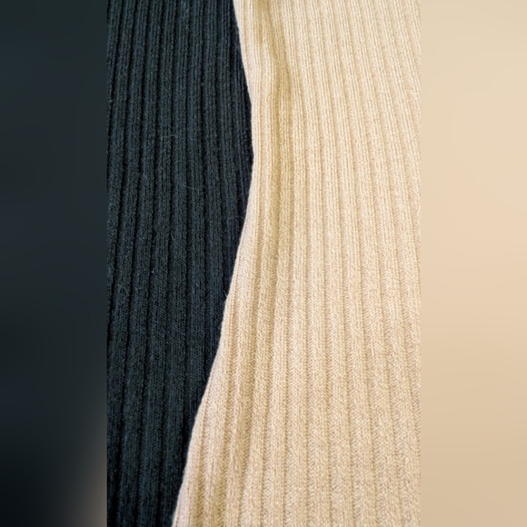 Pair of Ribbed Knit Sleeveless Tops - 2 Pack Black and Tan. Size XL - Picture 3 of 6